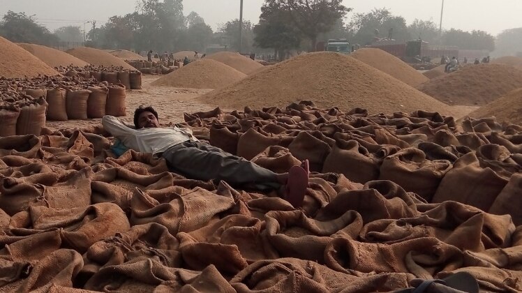 नोटबंदी से अब किसान हुए परेशान