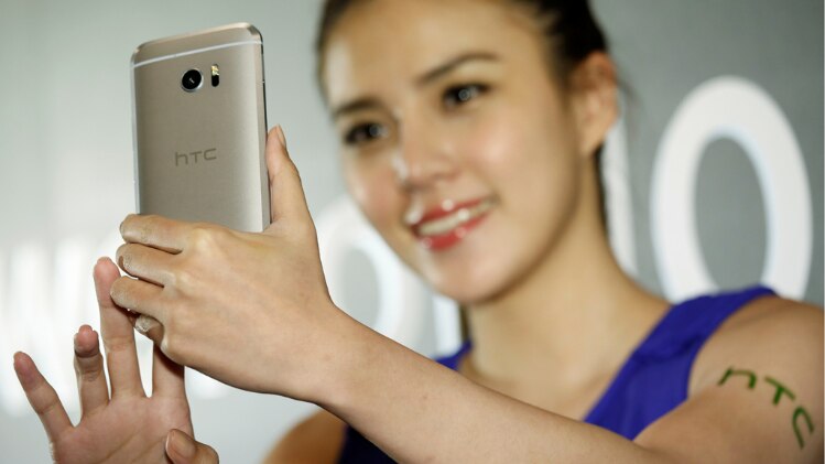 HTC 10 (Reuters)