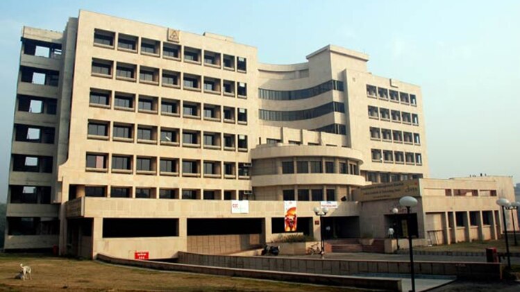  वैश्विक शीर्ष 100 रैंकिंग में कम से कम 10-20 संस्थान हो