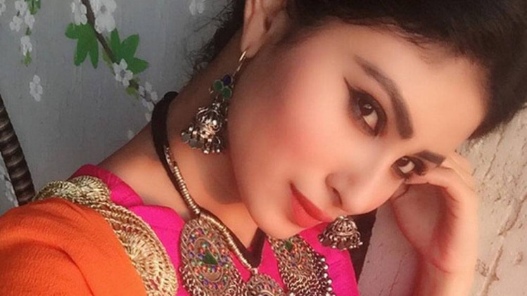 मौनी रॉय 