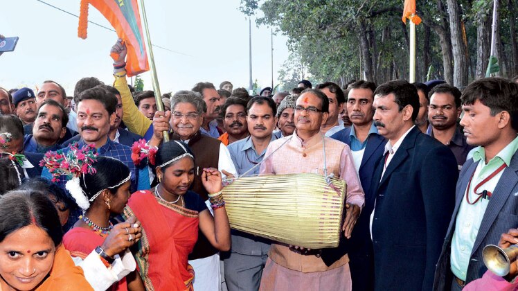 नमामि देवि नर्मदेः यात्रा में मुख्यमंत्री शिवराज सिंह चौहान, गौरी शंकर शेजवार और संजय पाठक