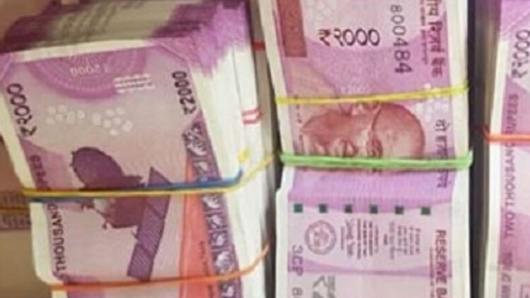 कैश ना मिलने से लोगों को हो रही परेशानी