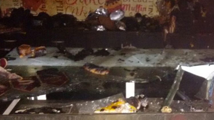 देर रात जब आग लगी, तब बेकरी के कर्मचारी अंदर ही सो रहे थे