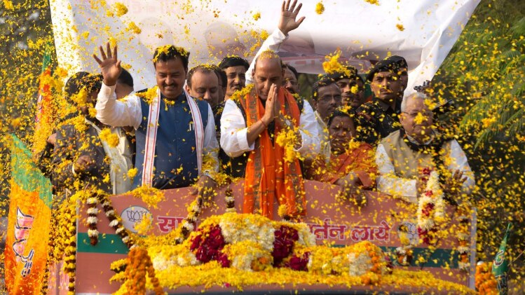 यूपी में चुनाव प्रचार करते राजनाथ सिंह 