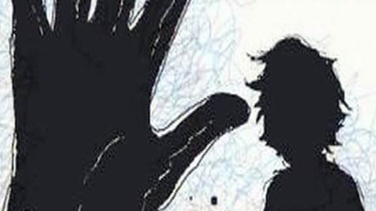 पुलिस ने आरोपी समेत तीन लोगों को गिरफ्तार कर लिया है