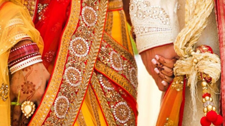 बेटी के शादी पर गरीबों को दिया घर