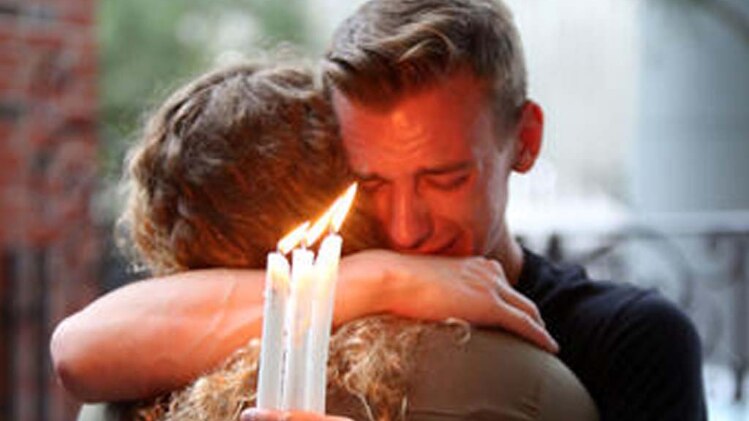 युद्ध के खूनखराबे के बीच शांति की एक उम्मीद (प्रतीकात्मक)