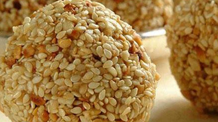 तिल का लड्डू 