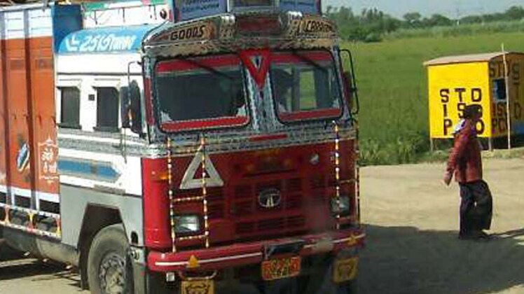 नोटबंदी के बाद से लोगों की मुश्किलें बरकरार