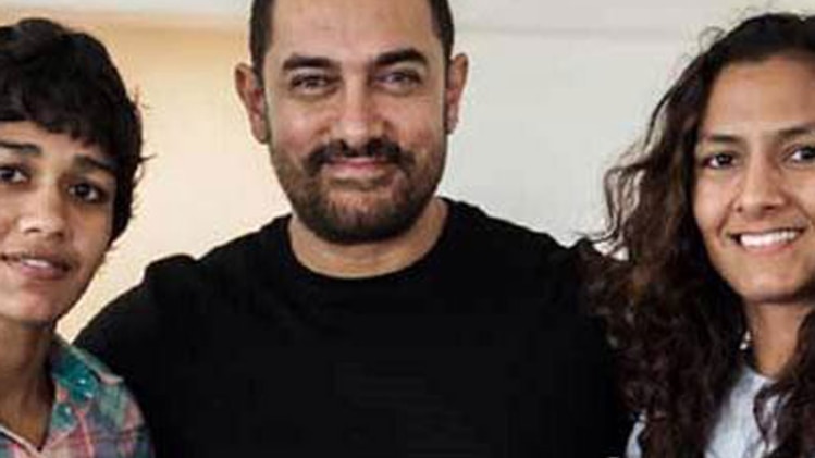 आमिर खान के साथ गीता फोगाट और बबीता फोगाट