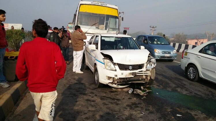 जयपुर-आगरा हाईवे पर हादसा