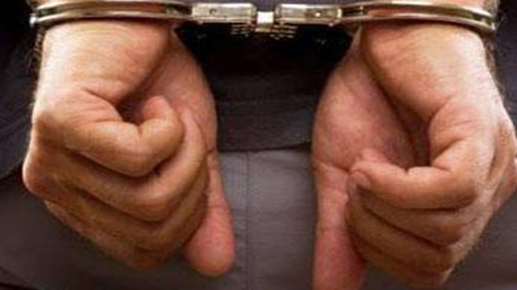 पुलिस आरोपी से अभी भी पूछताछ कर रही है