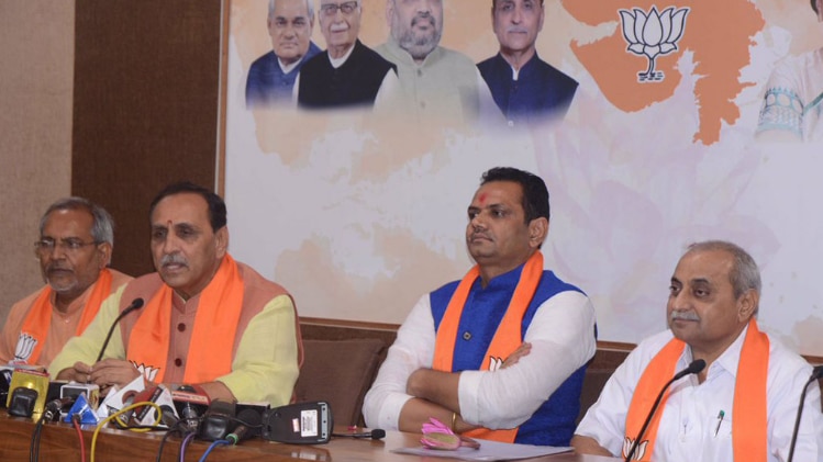 बीजेपी की आदिवासी वोटरों को रिझाने की कोशिश