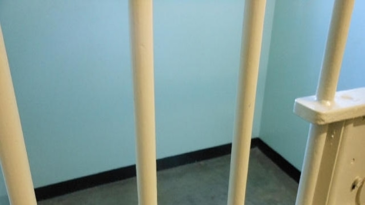 पुलिस फरार किशोरों की तलाश कर रही है