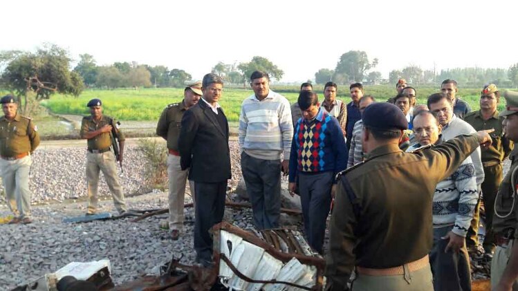 NIA के साथ मौके पर फोरेंसिक टीम भी मौजूद थी