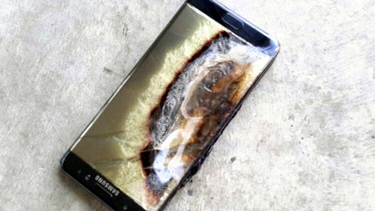 फोन की ब्रिक्री रोकनी पड़ी थी