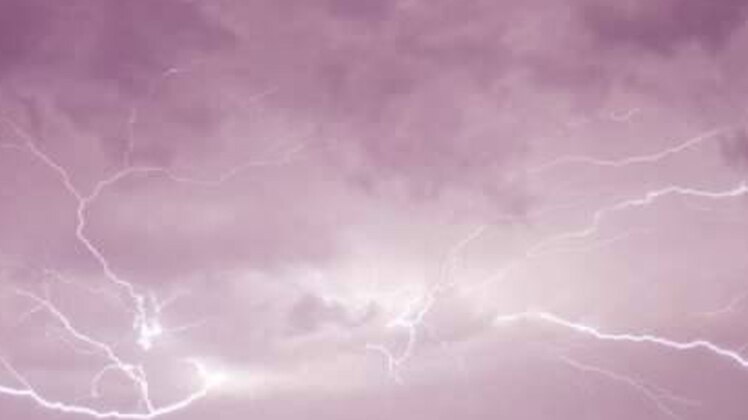 बच्चों पर टूटा आकाशीय बिजली का कहर