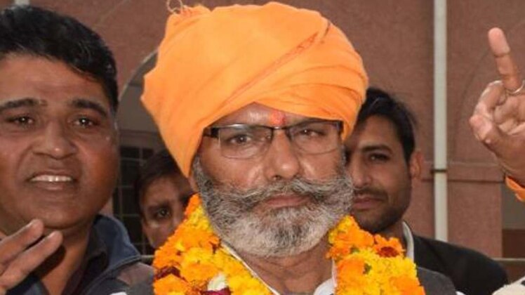 यूपी पुलिस में सिपाही रह चुके हैं चेहन सिंह 