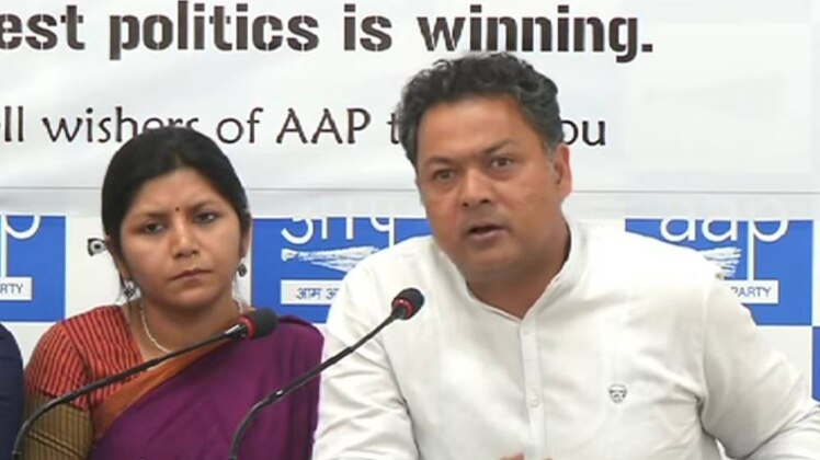 पार्टी प्रवक्ता और विधायक की प्रेस कॉन्फ्रेंस