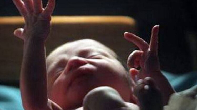 गुस्से में तोड़ दिया 3 दिन के मासूम का पैर