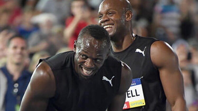 मिक्स्ड 4x100 मी. रिले में जीत का जश्न मनाते बोल्ट