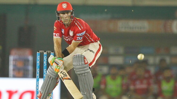 पिछली बार आईपीएल में रिवर्स स्कूप खेलते मैक्सवेल. 
