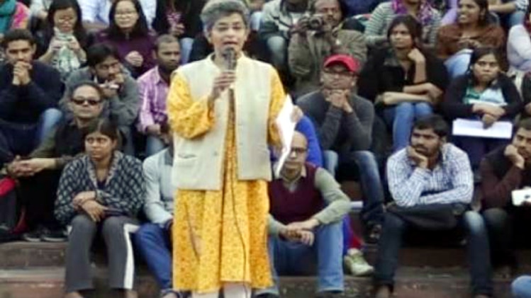 JNU प्रोफेसर निवेदिता मेनन पर राष्ट्रविरोधी टिप्पणी का आरोप 