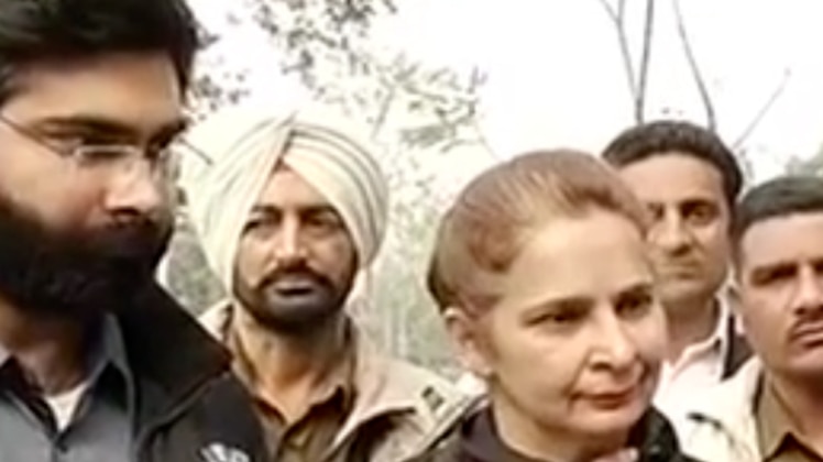 नवजोत कौर सिद्धू ने अपने बेटे के साथ किया मतदान