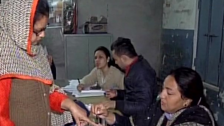 पंजाब और गोवा में शनिवार को मतदान हो रहे हैं