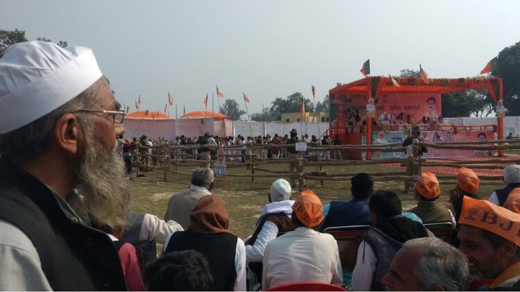 जेवर पहुंचे राजनाथ..