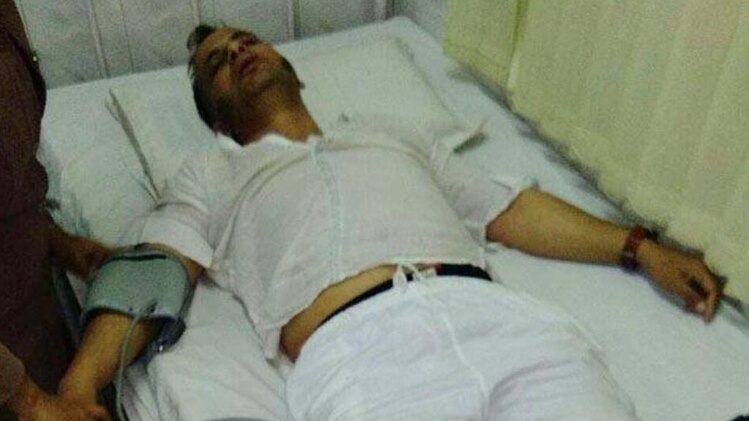 भीड़ के हमले में प्रोफेसर बुरी तरह घायल