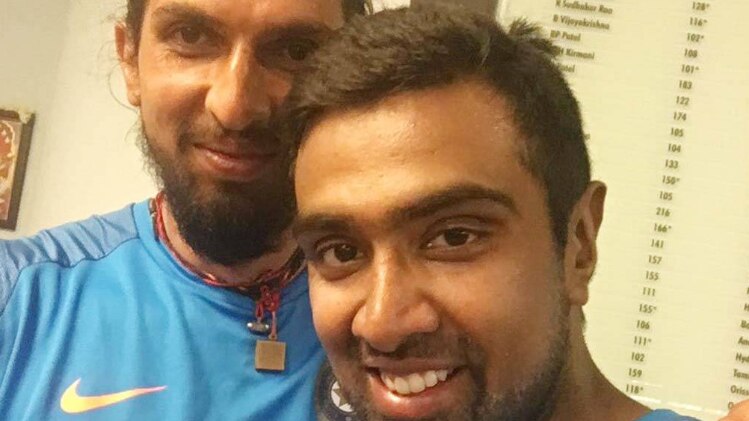 आर. अश्विन ने ट्वीट की इशांत शर्मा के साथ की तस्वीर
