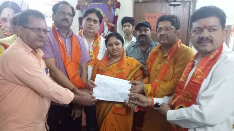 बीजेपी की पार्षद अनीता शर्मा ने थामा शिवसेना का दामन