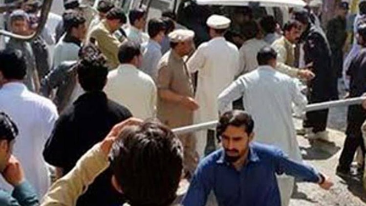 शिया इमामबाड़े के बाहर आत्मघाती हमला