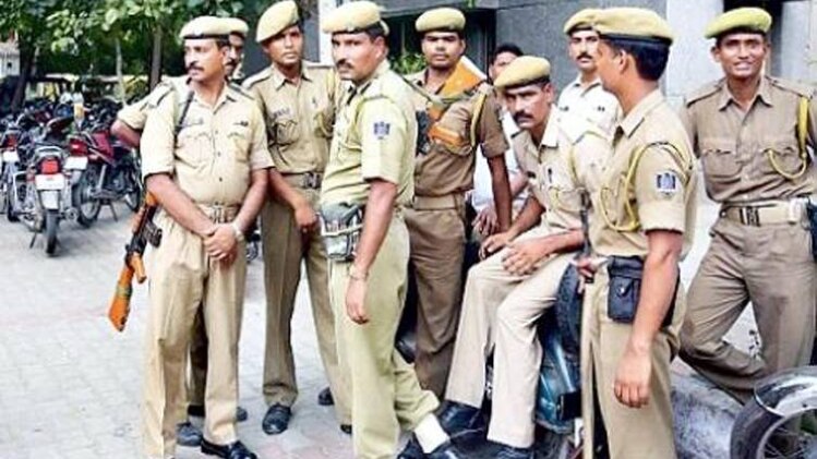छापेमारी के दौरान 12 पुलिसकर्मियों पर गिरी गाज