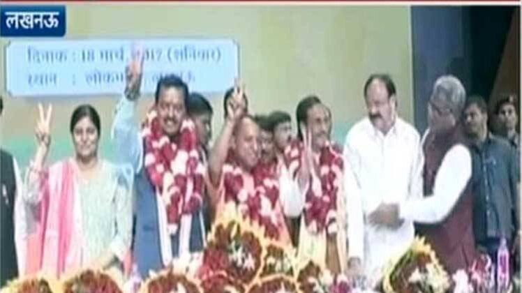 योगी आदित्यनाथ, केशव मौर्य और दिनेश शर्मा