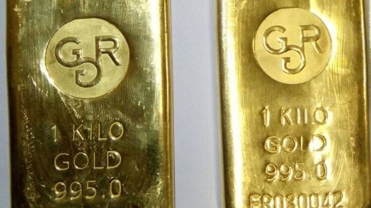 टॉयलेट के डस्टबिन में छुपाई थीं सोने की ईंटें