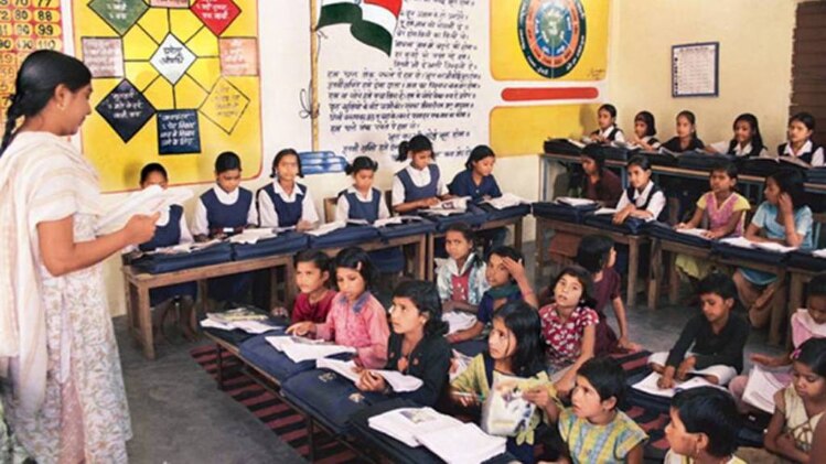 गेस्ट टीचर्स की नौकरी पर संकट 