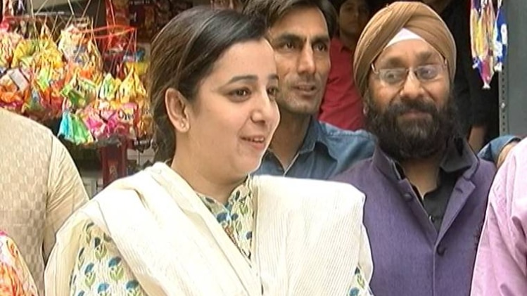 घोंडली वार्ड से कांग्रेस की पार्षद ने AAP पर साधा निशाना