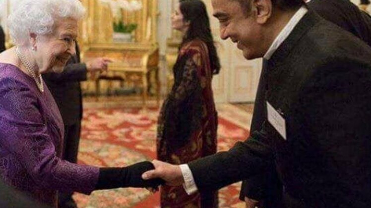 क्वीन एलिजाबेथ II से मिलते कमल हसन