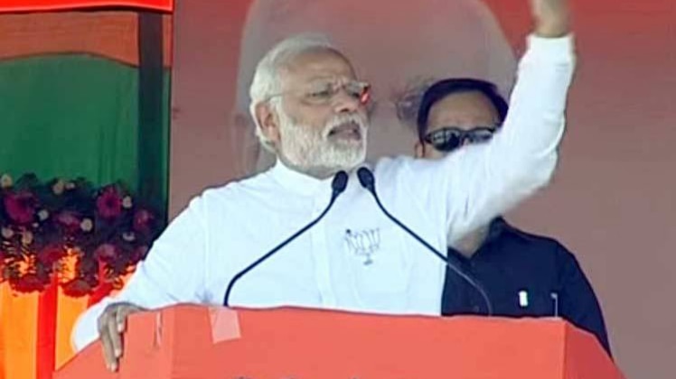 जौनपुर में सभा को संबोधित करते पीएम मोदी