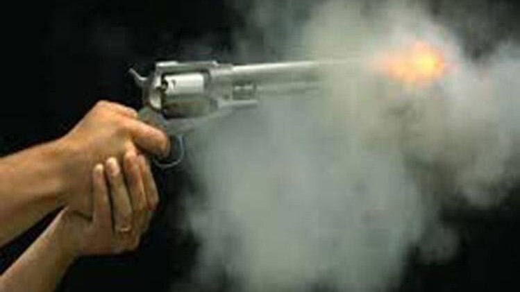 सपा नेता ने मारी गोली 