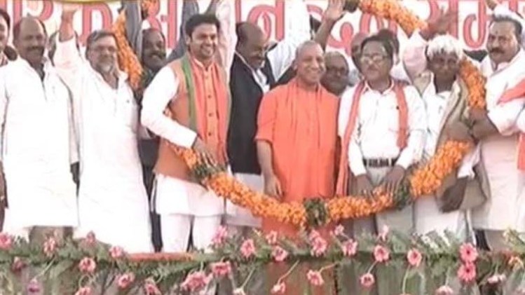 CM बनने के बाद योगी का पहला गोरखपुर दौैरा