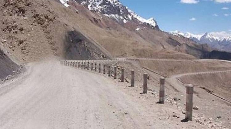 चीन से लगी सामरिक सड़कों का निर्माण