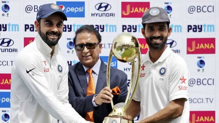 बॉर्डर-गावस्कर ट्रॉफी के साथ कोहली और रहाणे