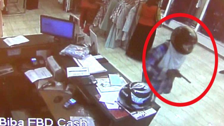 फरीदाबाद में स्थित शोरूम में हुई वारदात