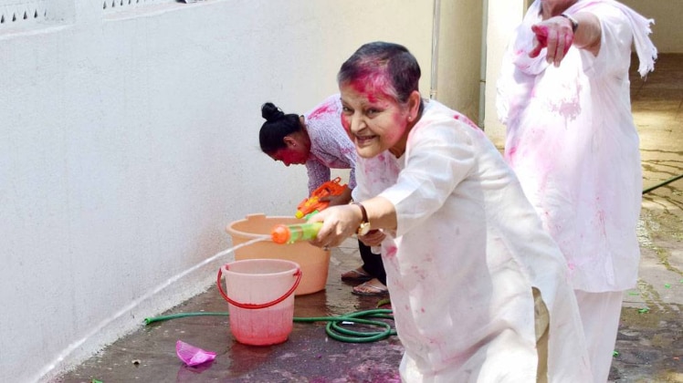 राखी गुलजार 