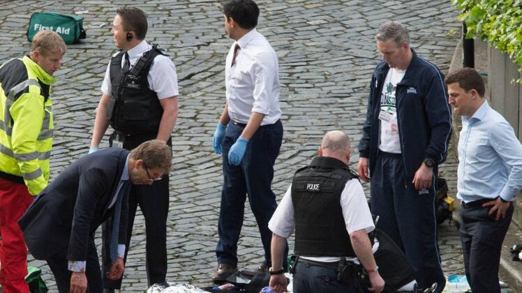 ब्रिटिश संसद के बाहर फायरिंग के बाद मचा हड़कंप