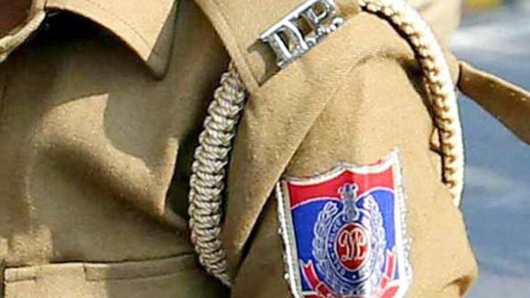 सब-इंस्पेक्टर को झूठे केस में फंसाने की दी धमकी