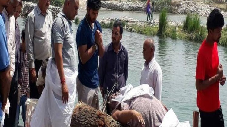 ऋषभ पन्त के पिता का अंतिम संस्कार आज हरिद्वार में हुआ 